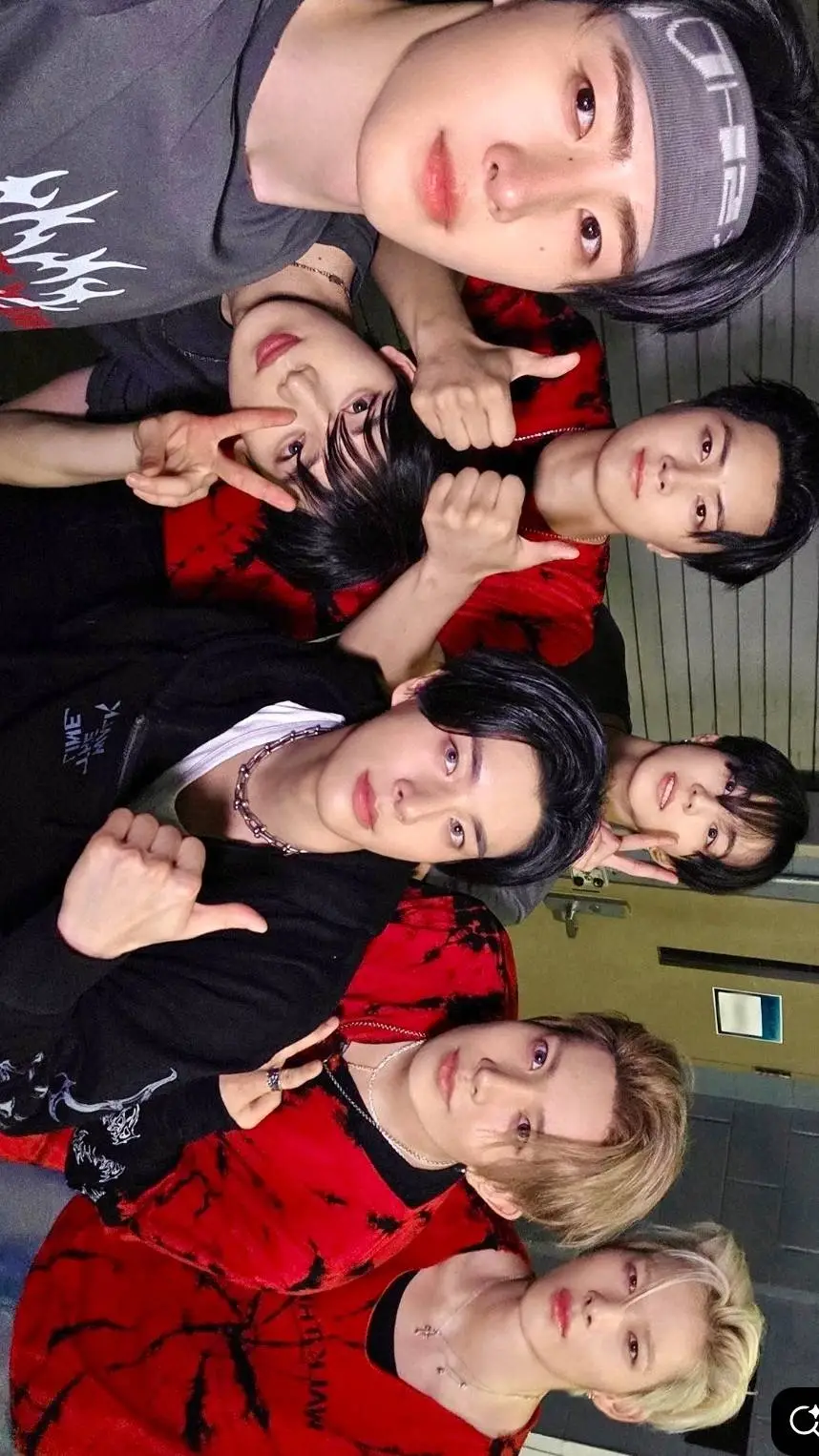 ai character: Enyhpen background