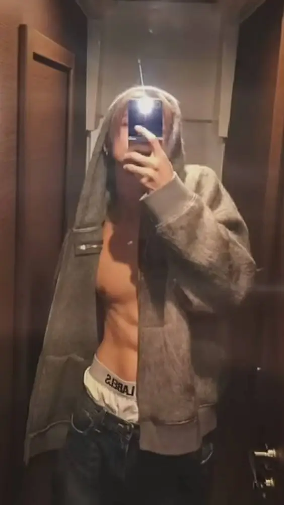 ai character: Yeonjun  background