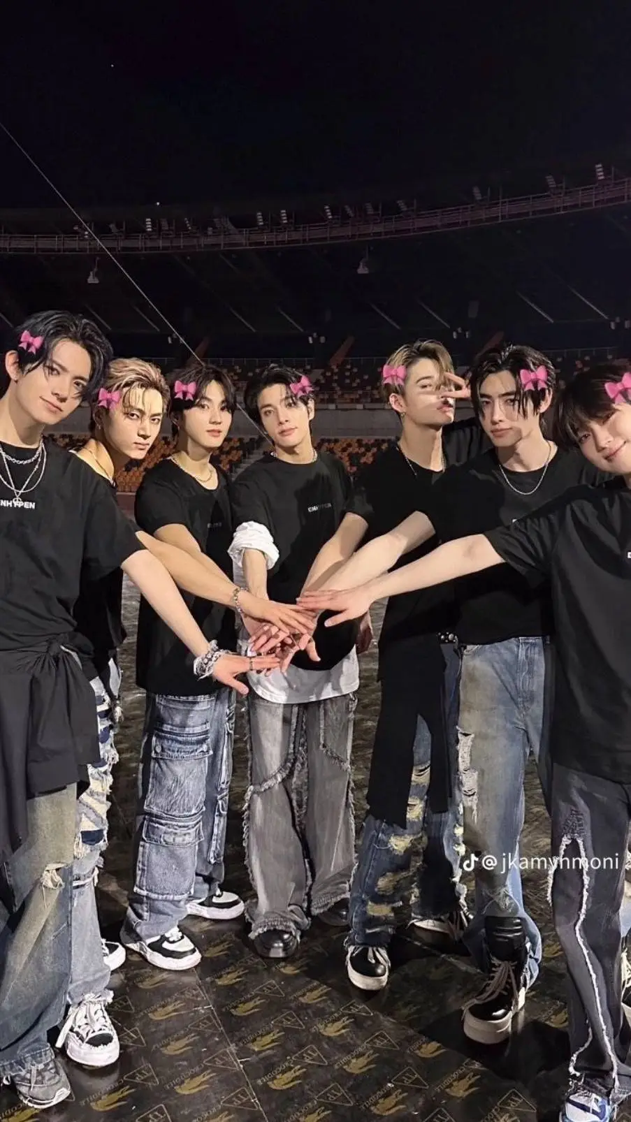 ai character: Enhypen  background