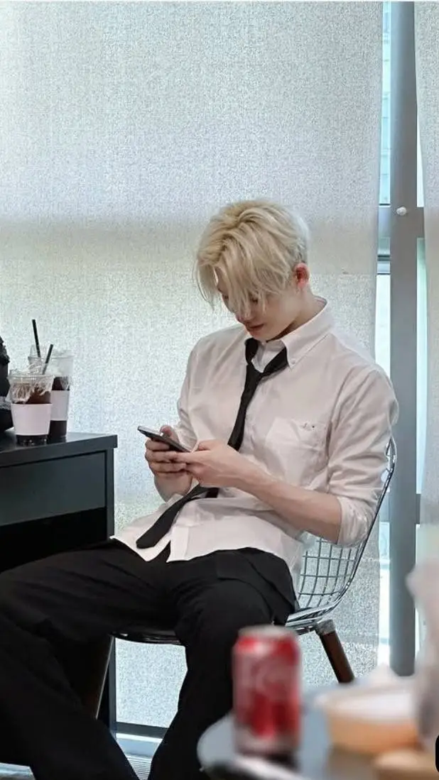 ai character: 🔥 Niki 🔥 background