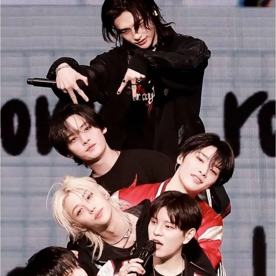 chat with ai character: Stray kids