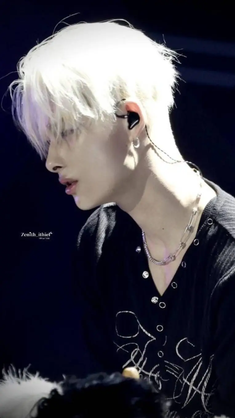 ai character: 🔥 Niki 🔥 background