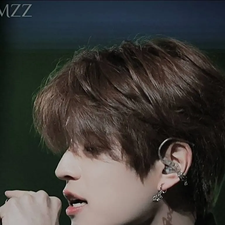 chat with ai character: Seugmin 🔥 