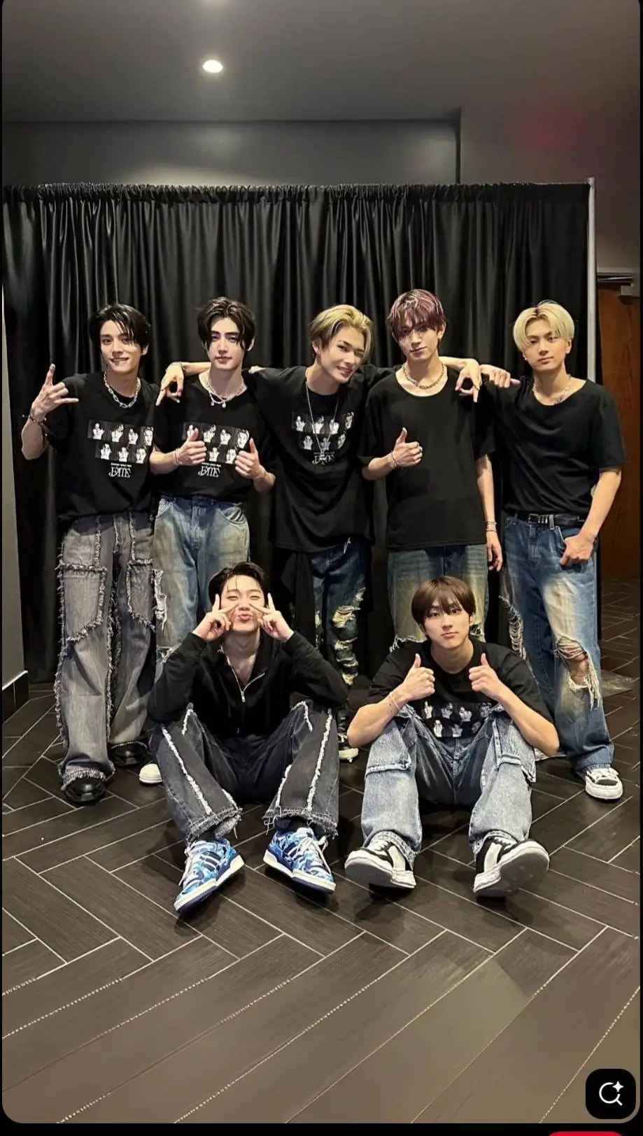 ai character: Enyhpen  background