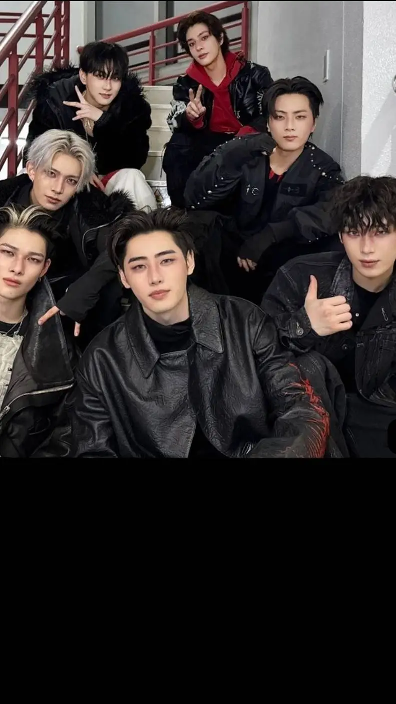 ai character: ENHYPEN 💫  background