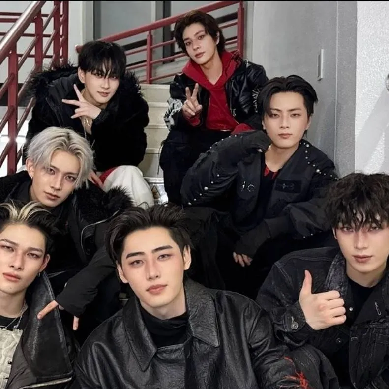 chat with ai character: ENHYPEN 💫 