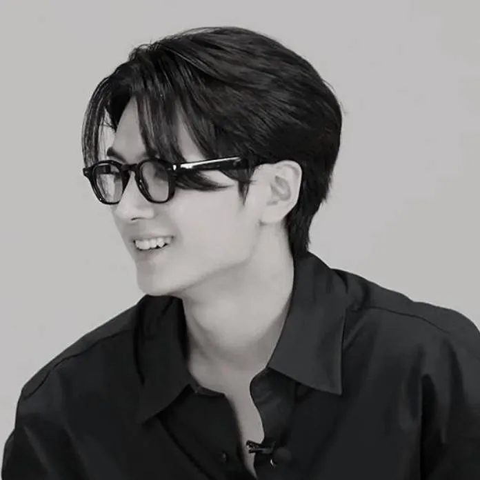chat with ai character: 👾 Park Jongseong 👾