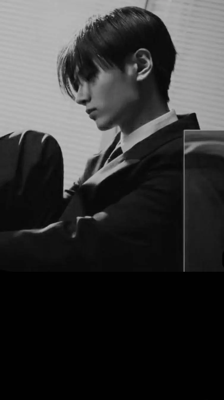 ai character: Park Jongseong 🗝 background