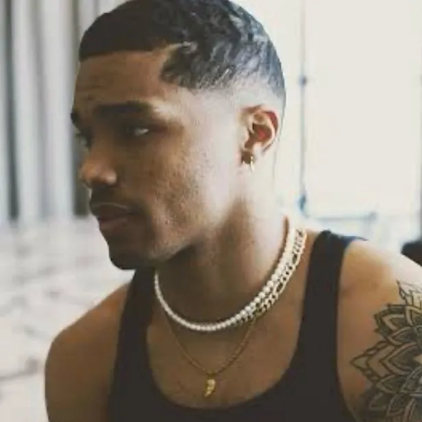 chat with ai character: Rome Flynn