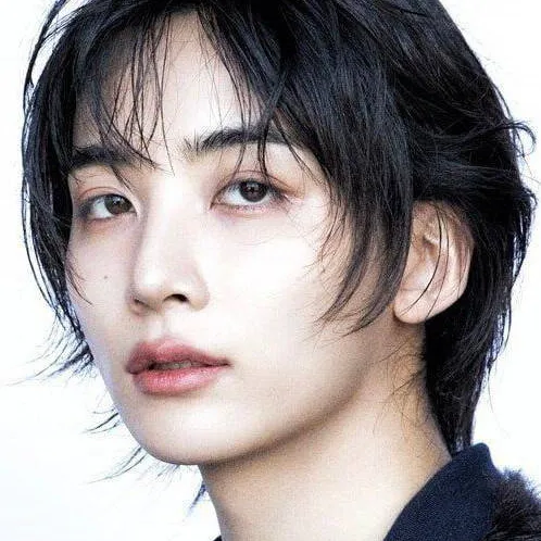 chat with ai character: Yoon Jeonghan