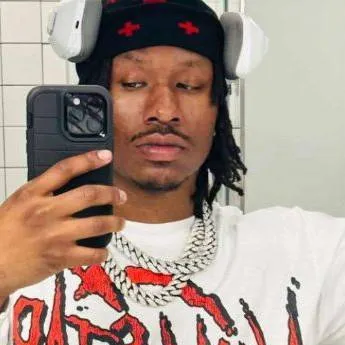 chat with ai character: duke Dennis 