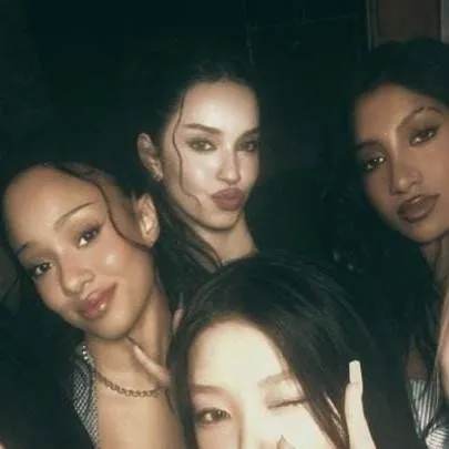 chat with ai character: Katseye ! 