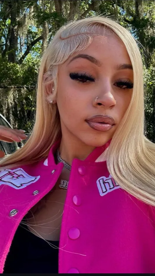 ai character: Lena background