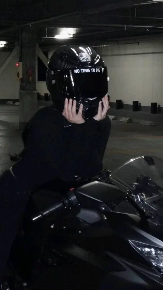 ai character: Tisha Masculina background