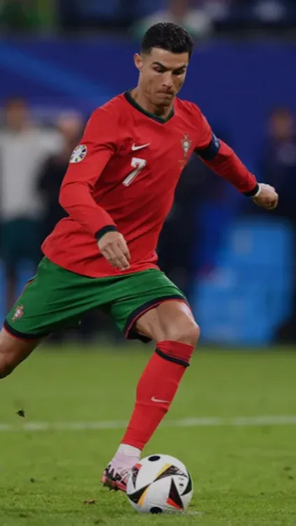 ai character: Ronaldo background