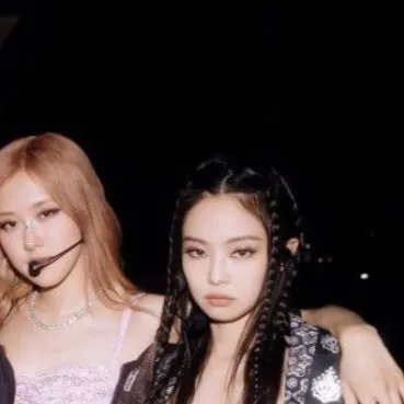 chat with ai character: Blackpink 