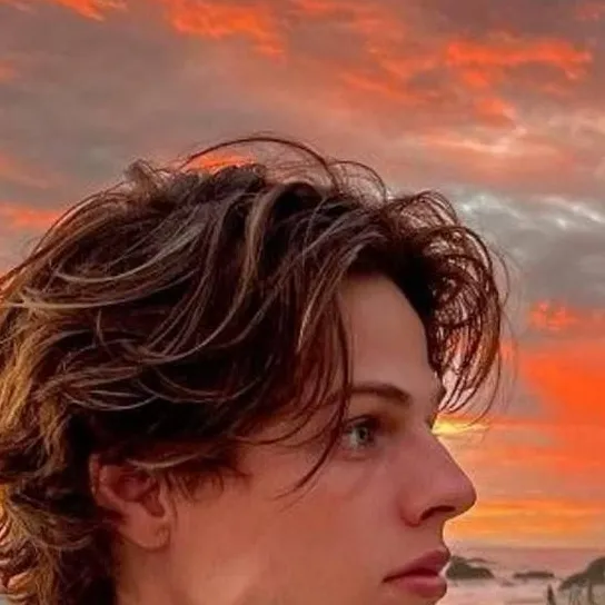 chat with ai character: Kevin