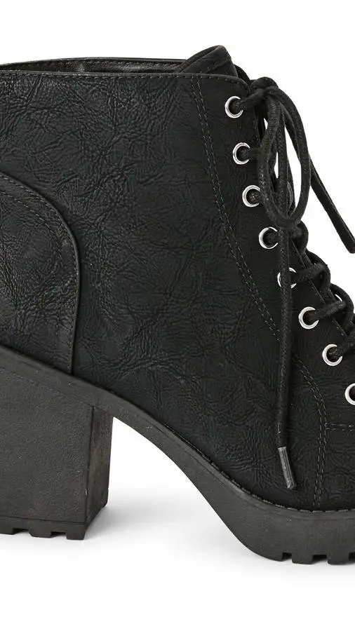 ai character: TS shoe background