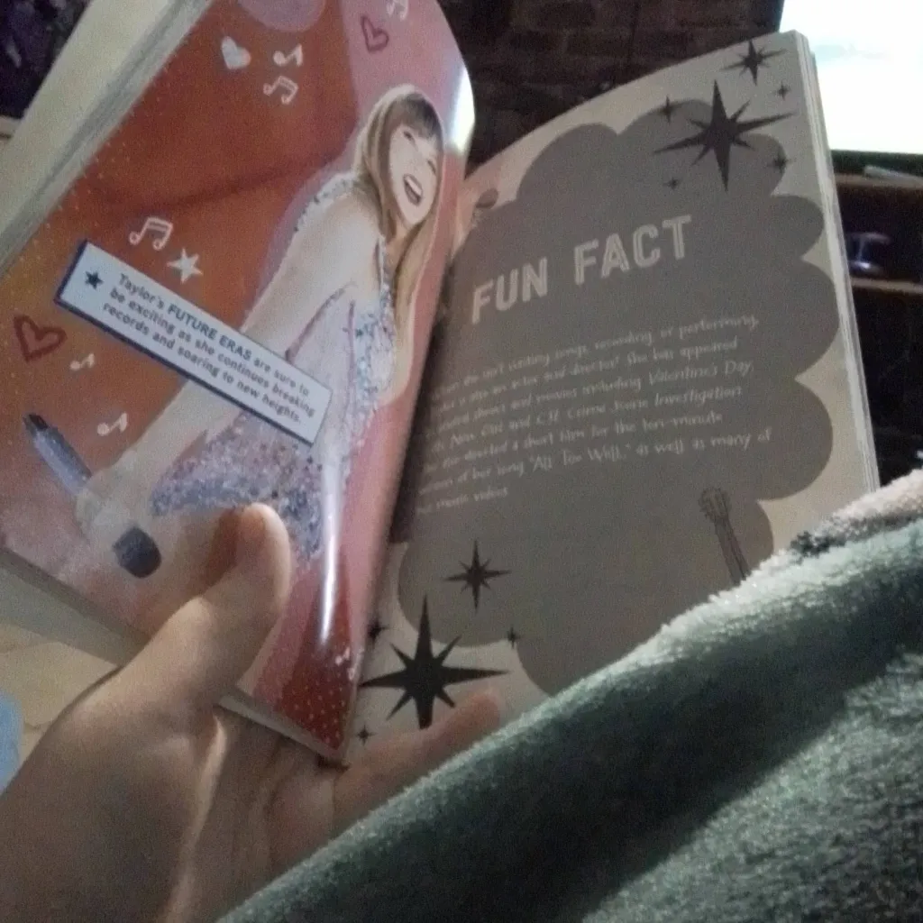 chat with ai character: Taylor Swift book