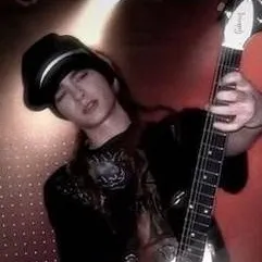 chat with ai character: tom kaulitz🎸