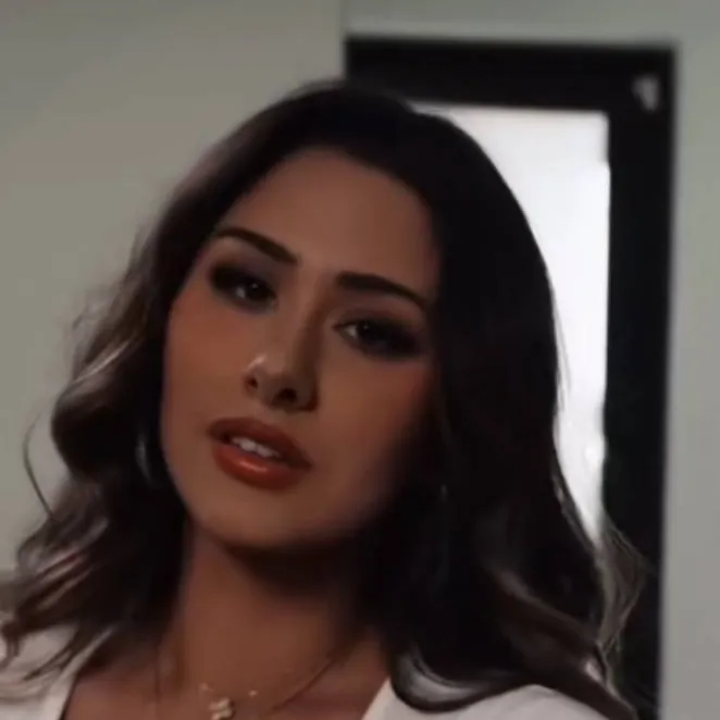 chat with ai character: Léa 