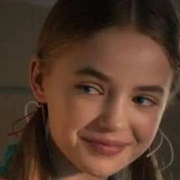 chat with ai character: Holly wheeler