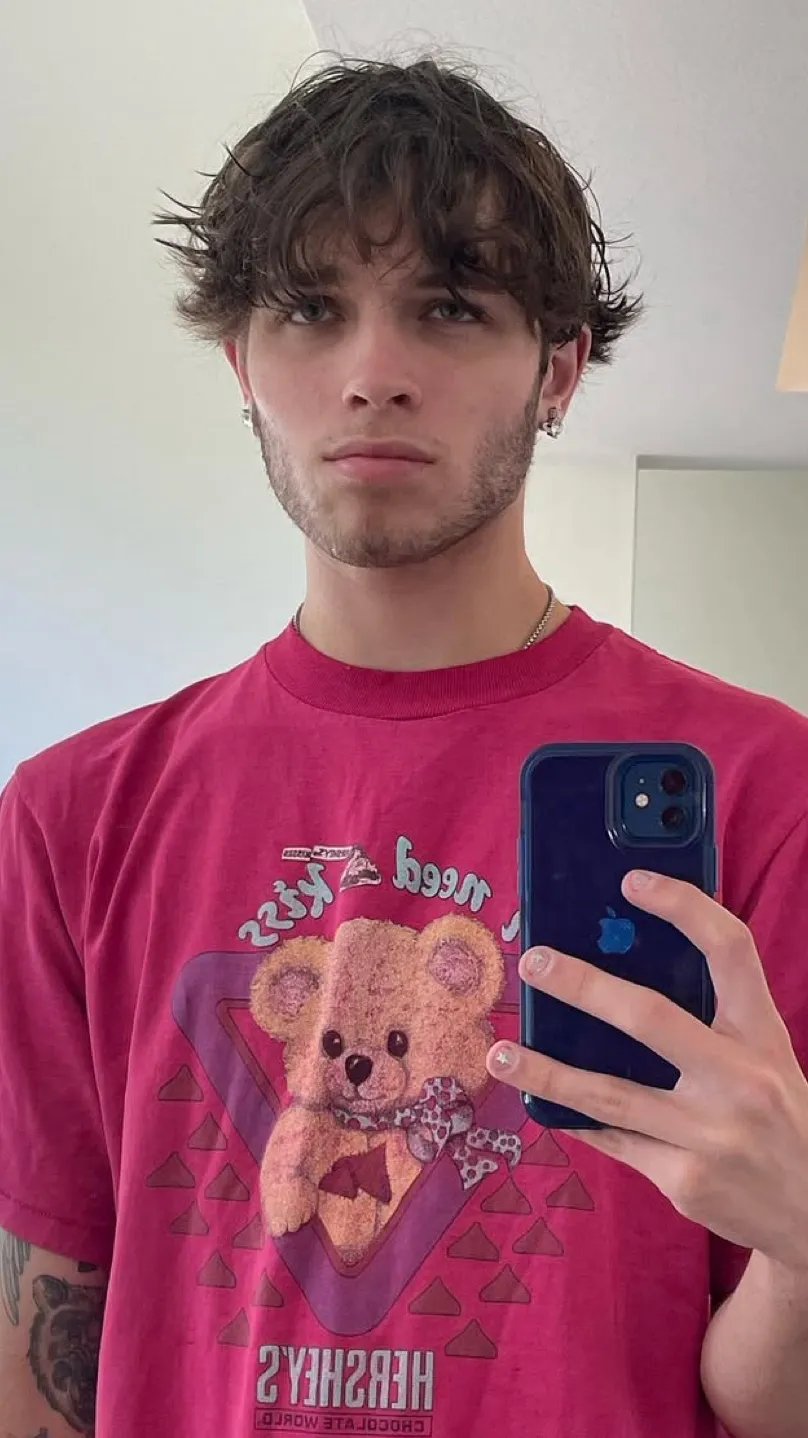ai character: Matt Sturniolo  background