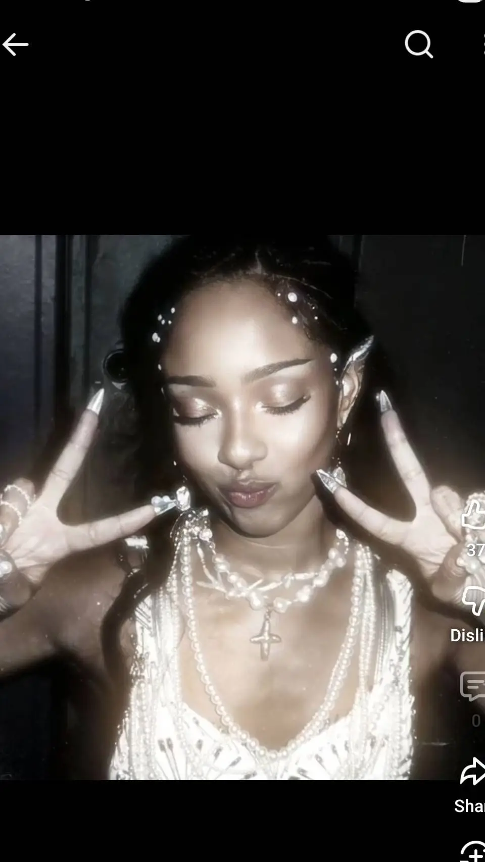 ai character: manon background