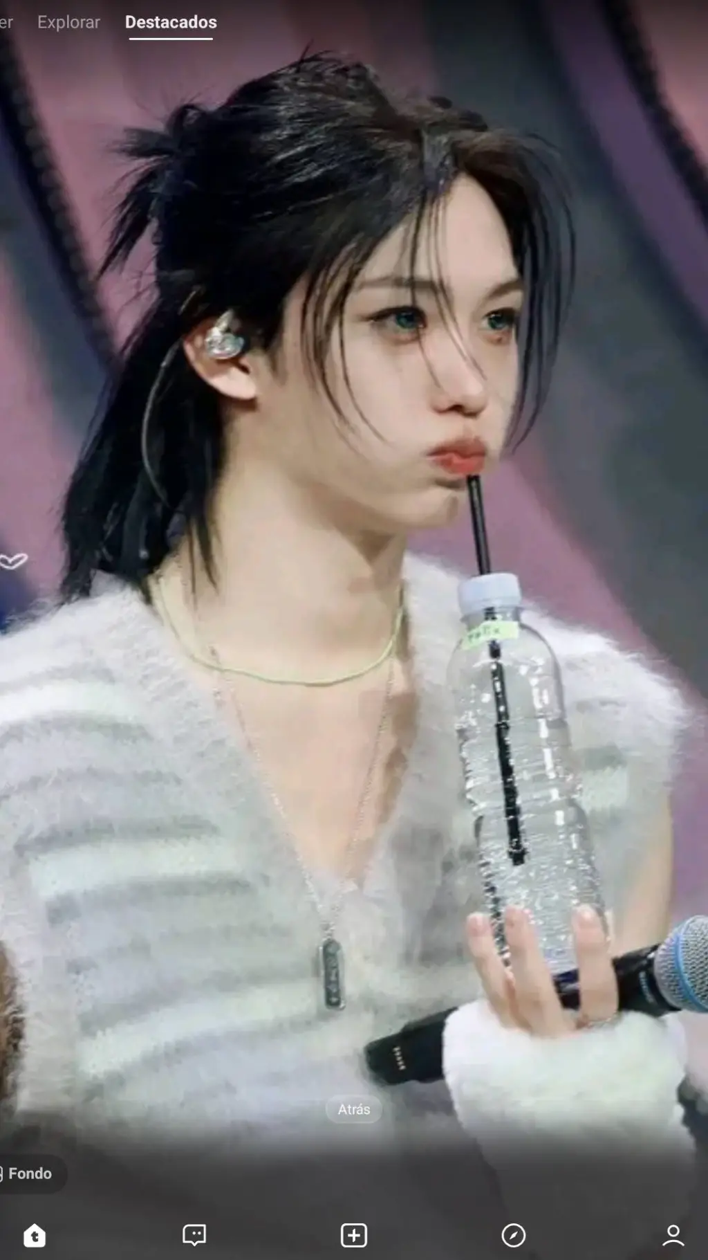 ai character: 🐥 Félix 🐥 background