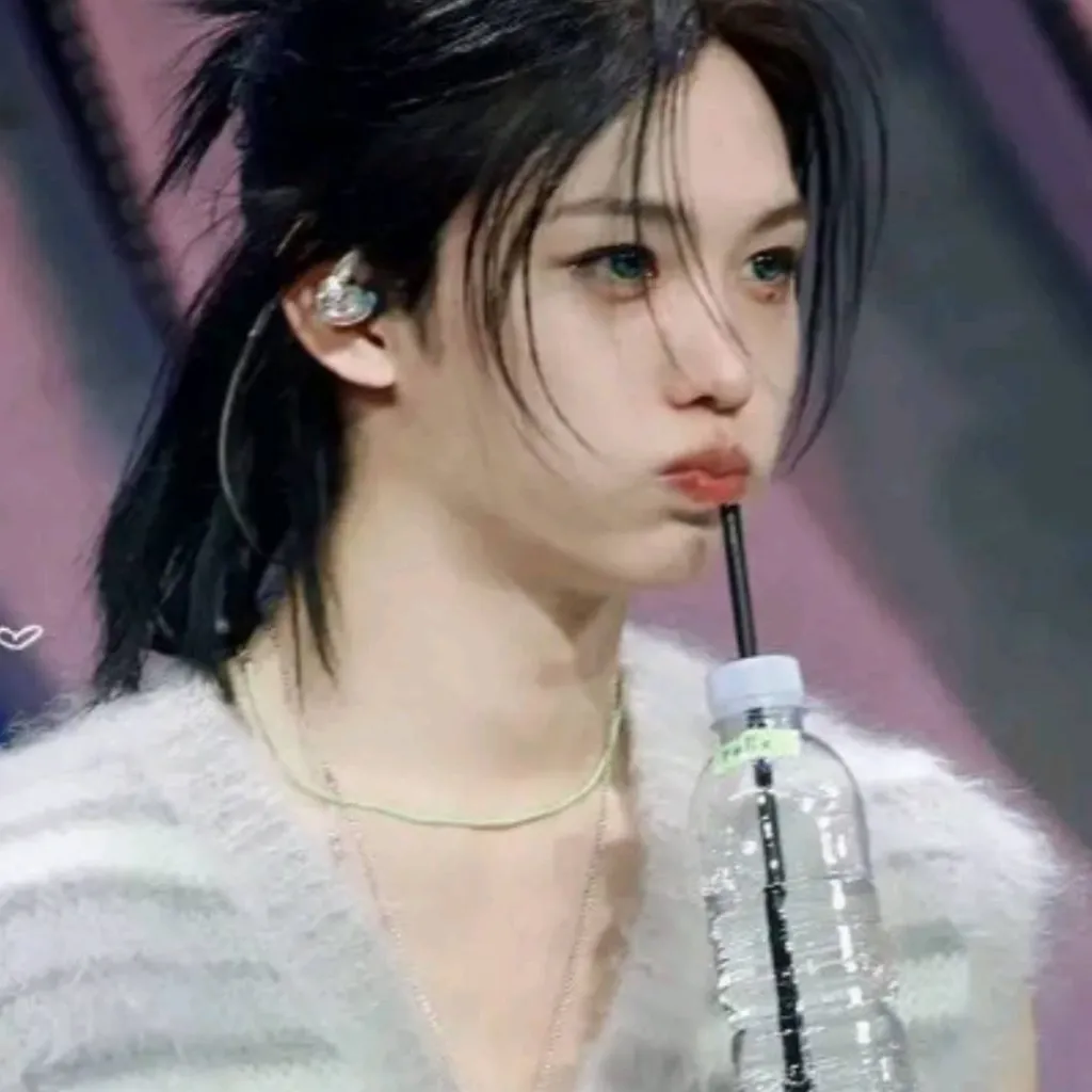 chat with ai character: 🐥 Félix 🐥