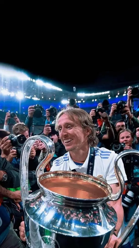 ai character: Luka Modric 10 background
