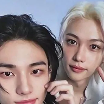chat with ai character: Felix and Hyunjin🤍