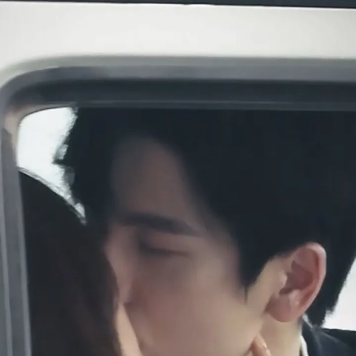 chat with ai character: Yuxuan