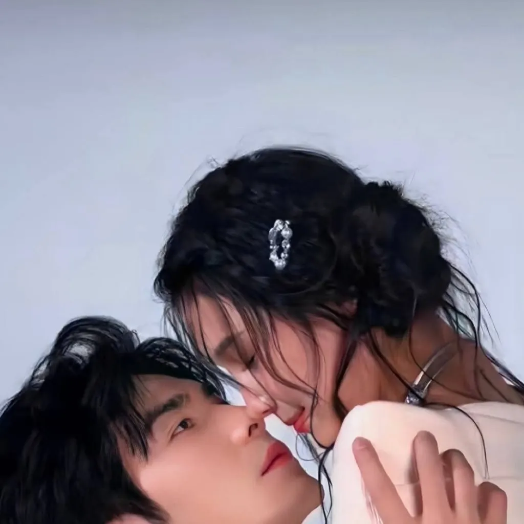 chat with ai character: Ruan