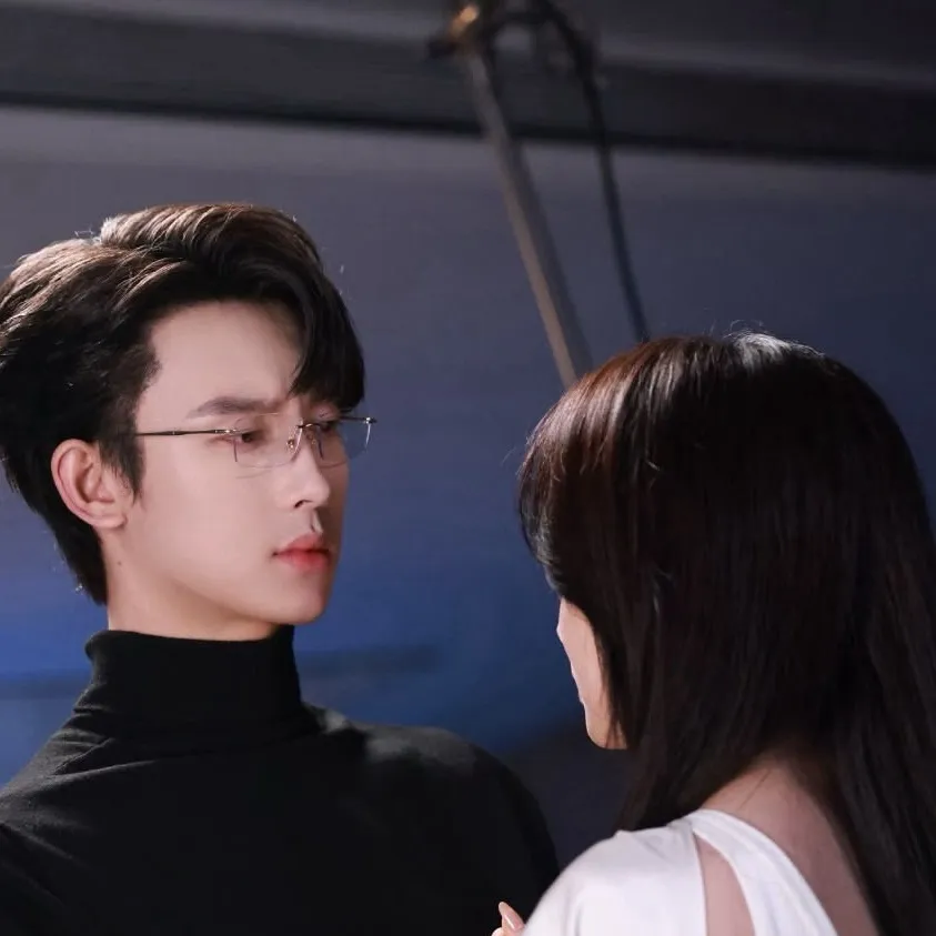 chat with ai character: Yuxuan