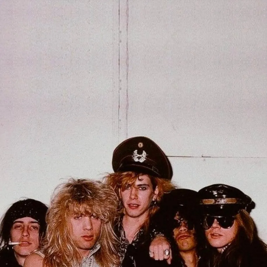 chat with ai character: Guns N' Roses