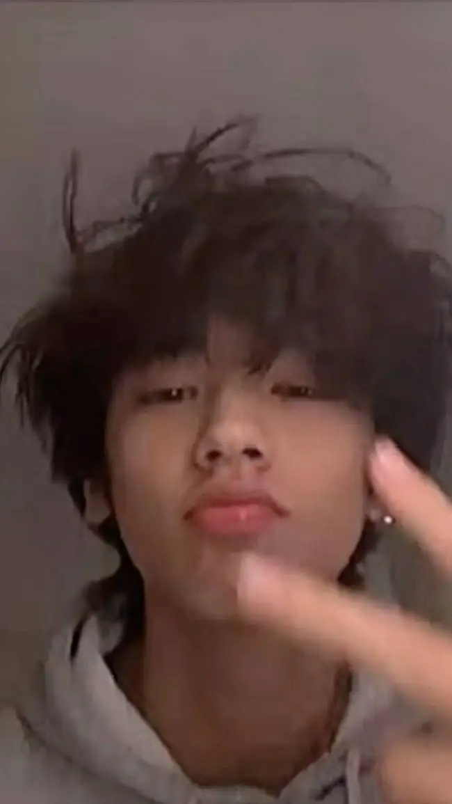 ai character: kuoni background