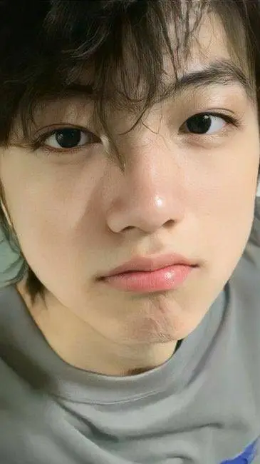 ai character: Aaron background