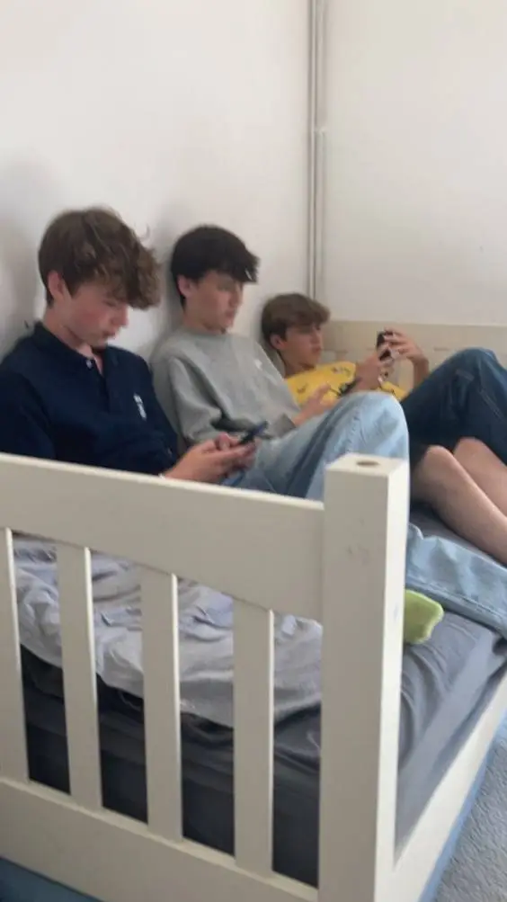 talkie's background image