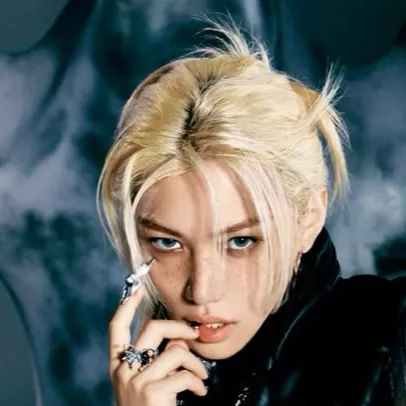 chat with ai character: Lee felix