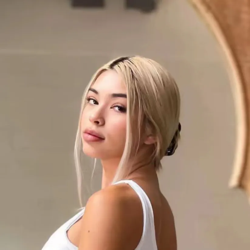 chat with ai character: Aishah sofey 