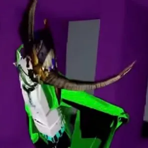 chat with ai character: Shrekt360