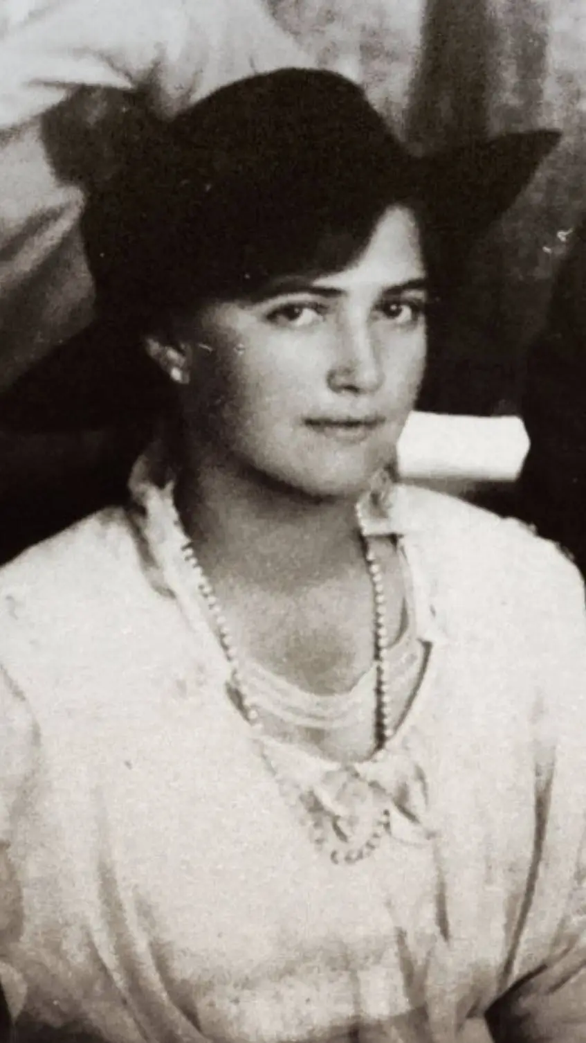 ai character: Maria Nikolaevna background