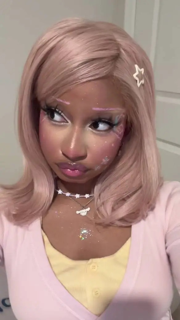 Talkie AI - Chat with Leah