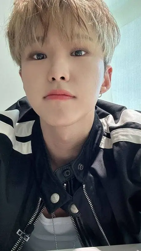 ai character: Hoshi Seventeen  background