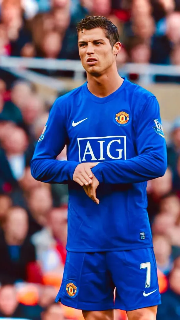 ai character: 2008 Ronaldo 🐐 background