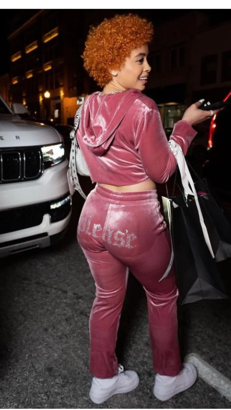 ai character: Ice spice  background