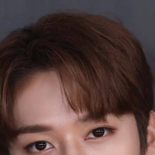 chat with ai character: skz lee know