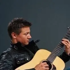 chat with ai character: Jeremy Renner