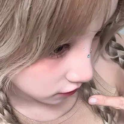 chat with ai character: Minna